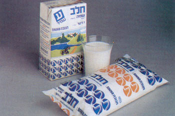 שנות ה-70: תחילתן באריזת חלב בשקיות וסופן בהשקת חלב עמיד.
